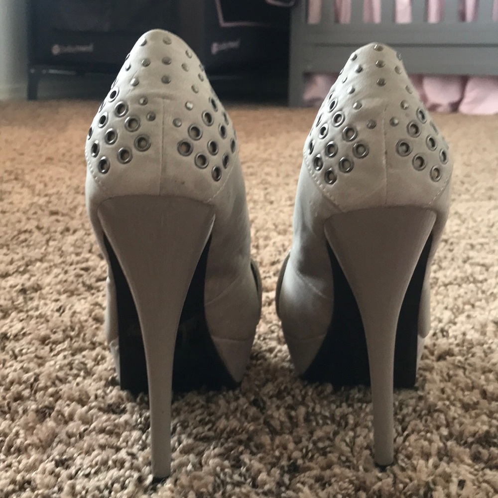 Heels - Picture 4 of 4